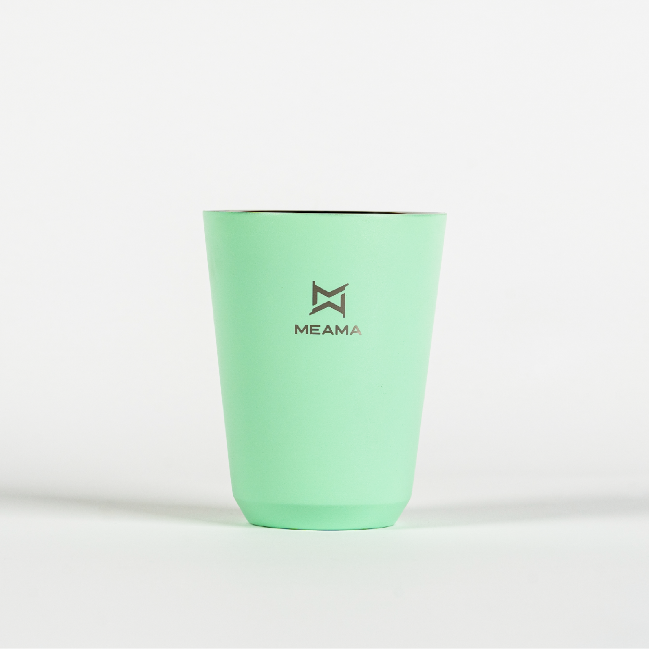 Grüne Edelstahl Tasse mit Meama Logo