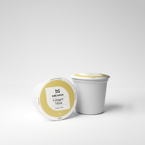 Zwei Multi-Tee-Kapseln der Sorte Ginger Mint auf weißem Hintergrund