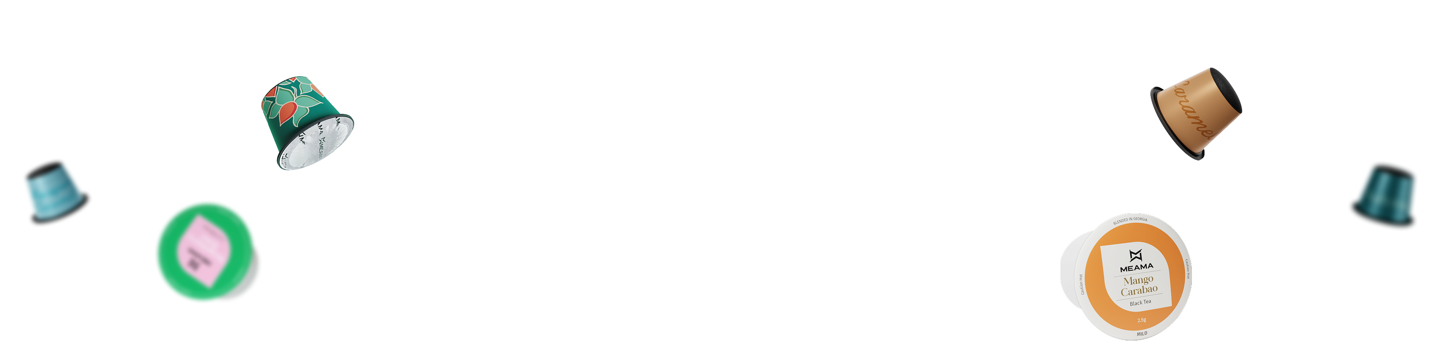 Eine Hand voll Meama Espresso und Multikapseln auf transparentem Hintergrund fliegen durch die Gegend