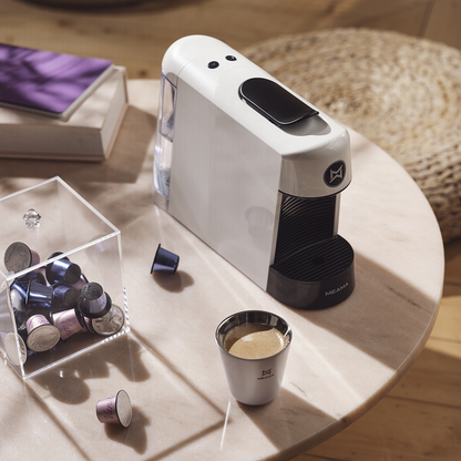 Meama Espresso Kaffeemaschine in weiß mit Kapseln