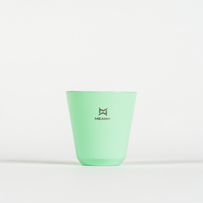 Grüne Edelstahl Tasse mit Meama Logo