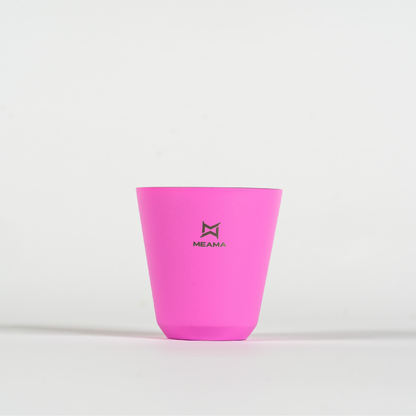 Pinke Edelstahl Tasse mit Meama Logo