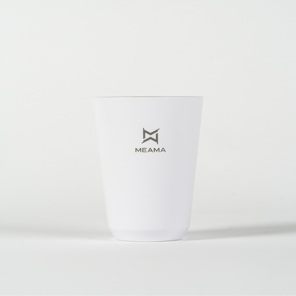Weiße Edelstahl Tasse mit Meama Logo
